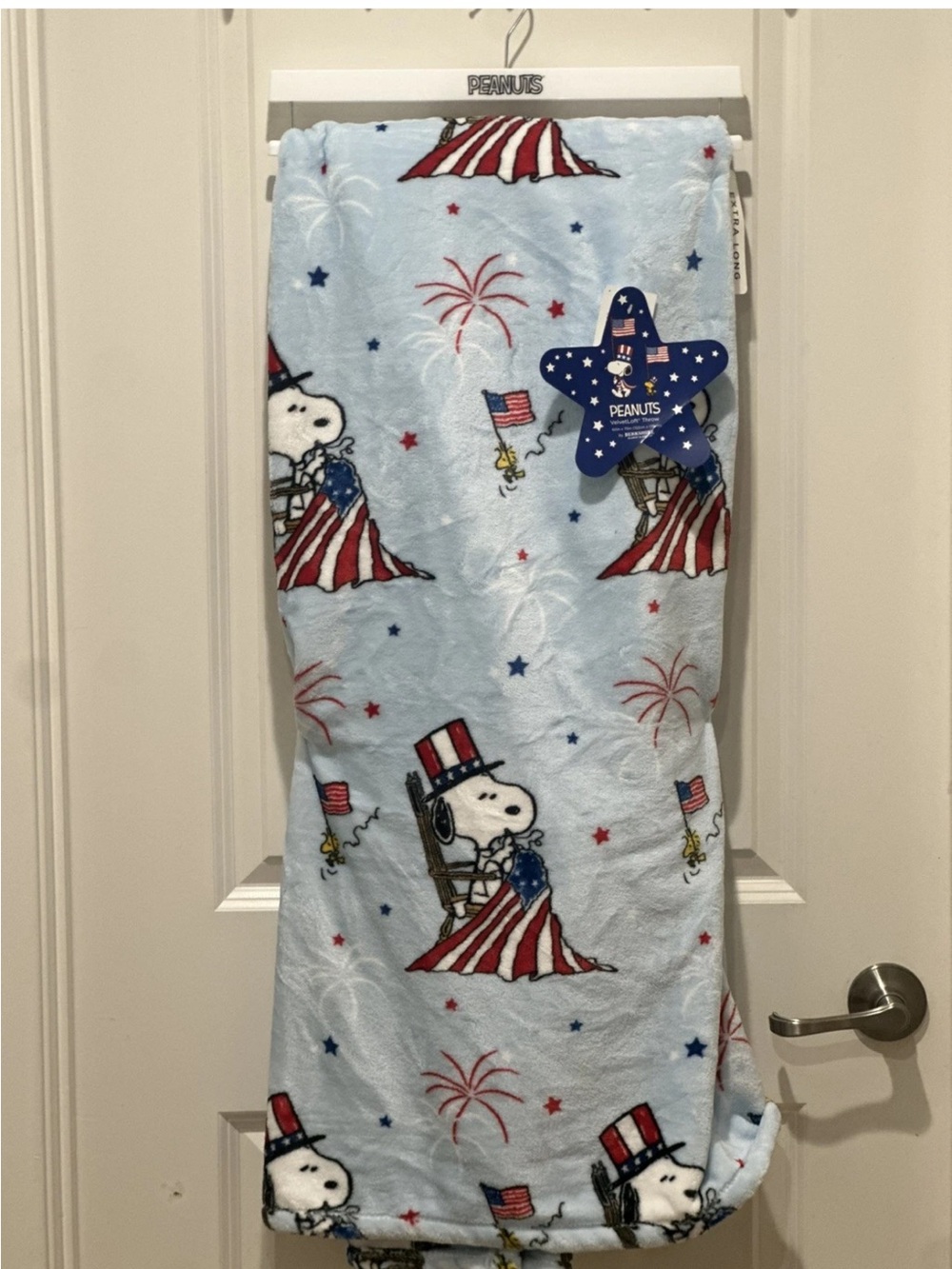 Peanuts Throw Blanket Snoopy &
Woodstock 4th of July Fireworks 60X70
NEW